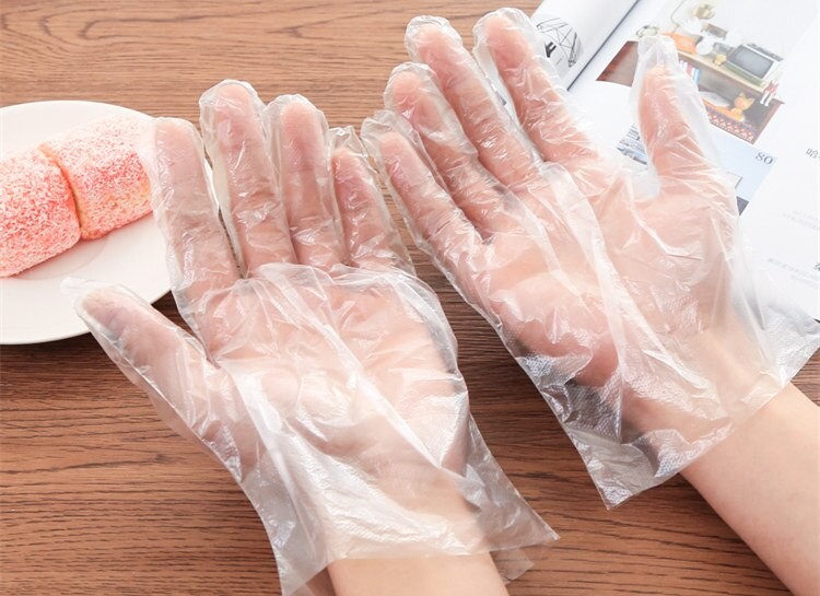 Одноразовые полиэтиленовые перчатки Disposable Plastic Gloves, 100 шт :: Товары для дома