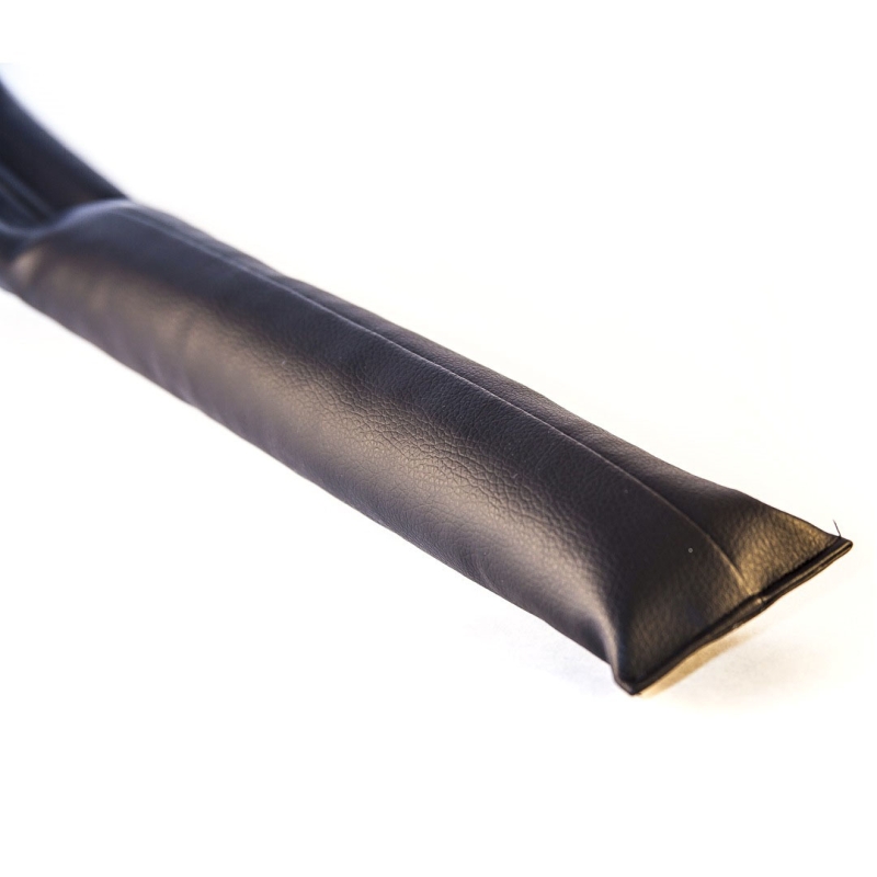 вставка_уплотнитель_между_сиденьем_и_консолью