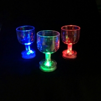 00011012 Мерцающая рюмка на ножке Light-up Liquid Activated Glass