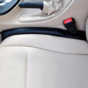 вставка_уплотнитель_между_сиденьем_и_консолью_черная