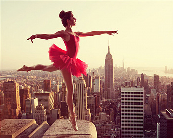 Алмазная мозаика картина стразами Балерина на крыше здания, 40х50 см