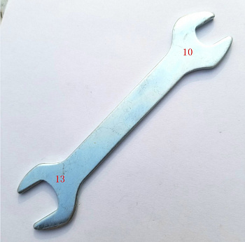Ключ 10/13 и два шестигранника Ключ 10/13 и два шестигранника