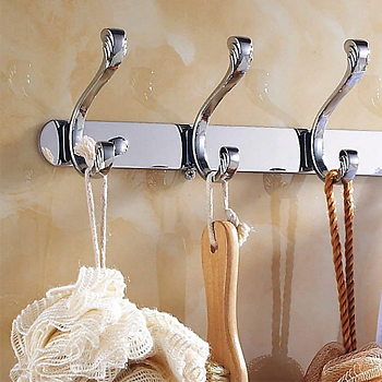 Планка с четырьмя фигурными крючками