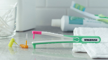 Интердентальная зубная щётка с тремя сменными насадками-ёршиками Wingbrush