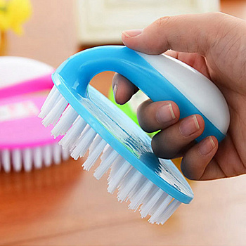 00006525 Универсальная овальная пластиковая щетка, 8х11 см